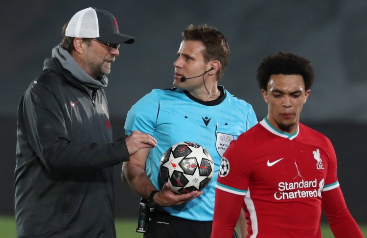 足球报：李新翔脚踝韧带轻伤伤停2周，加布里埃尔还无法合练