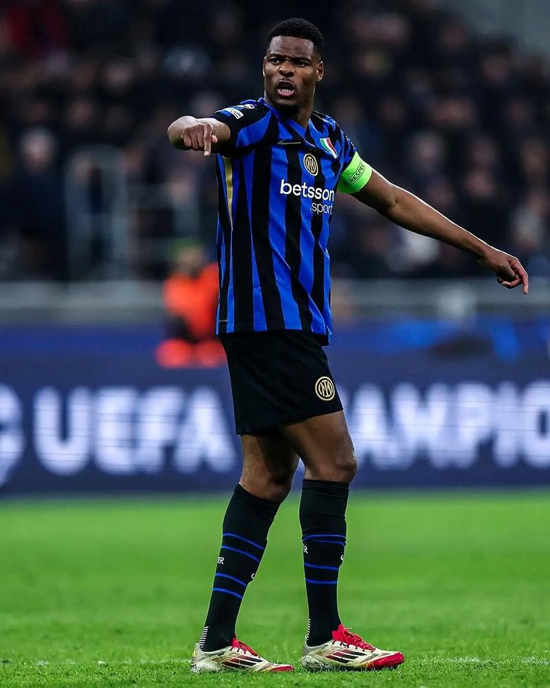 0-0，40岁阿森纳旧将染红+少2人都不输，西甲倒数第一逼平马略卡（0-0！西甲垫底队少两人仍不败，40岁阿森纳旧将染红逼平马略卡）