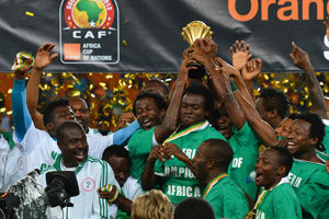 重磅！海港7将有望冲国足，后防线大清洗，杨希挤掉嫡系能成主力？（海港七将剑指国足，后防或迎大换血，杨希能否挤掉嫡系坐稳主力？）