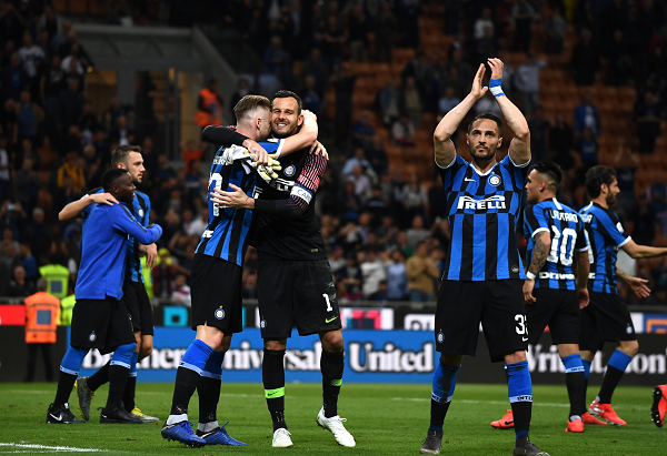 卡拉格：维拉要想夺冠，罗杰斯得拿出英超赛季最佳球员的表现（卡拉格：维拉若想封王，罗杰斯须踢出英超赛季最佳级别表现）