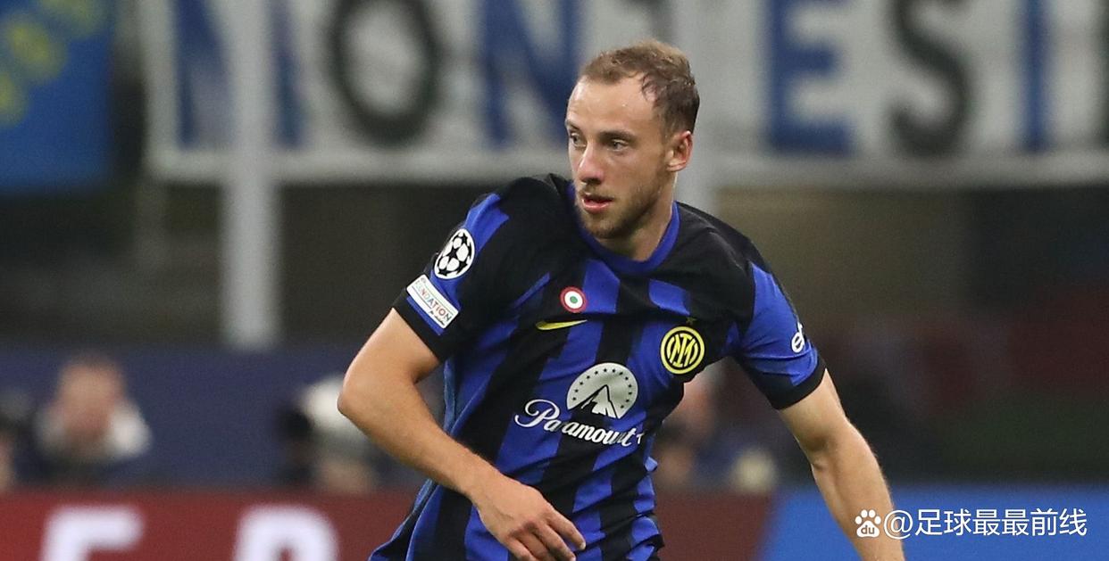 本世纪德甲戴帽数前10：莱万384场16次第1，凯恩76场10次第3（德甲本世纪帽子戏法榜前十：莱万384场16次居首，凯恩76战10次列第3）