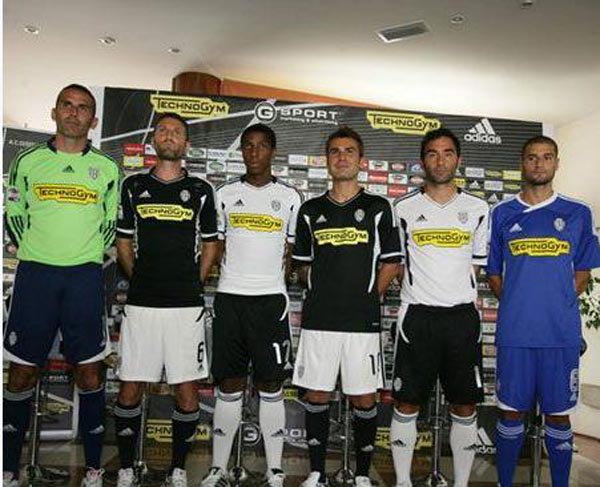 斯通斯伤情未明，曼城欧冠遭遇防线轮换危机（斯通斯伤势未知，曼城欧冠后防轮换告急）