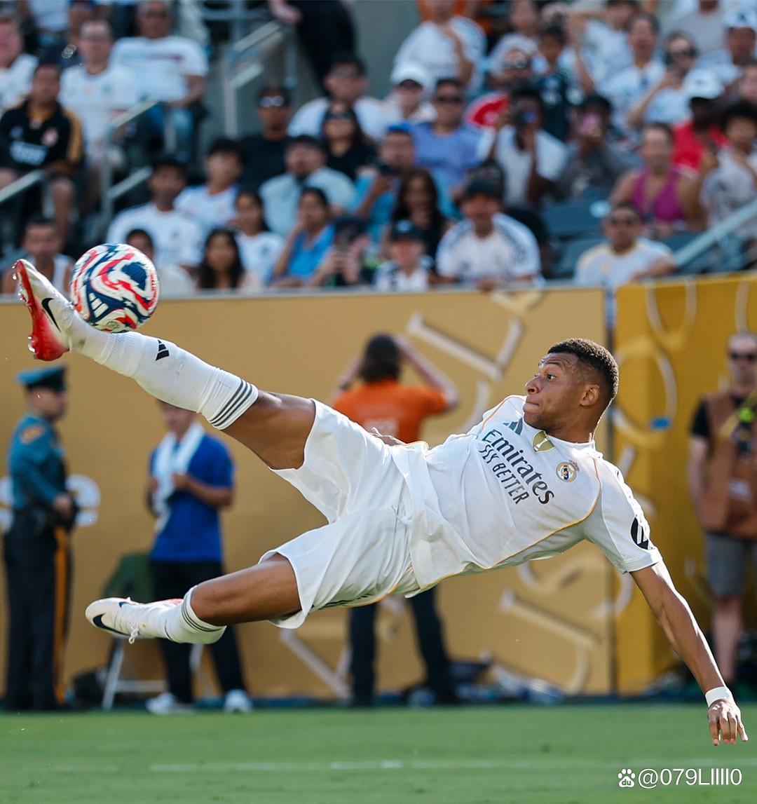 自己给自己颁奖！特朗普获首届FIFA和平奖 因凡蒂诺抛出争议言论