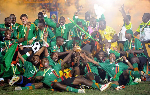 拜仁vs美因茨首发：凯恩领衔，卡尔在列，迪亚斯缺席（拜仁对阵美因茨首发名单：凯恩领衔，卡尔入选，迪亚斯缺席）