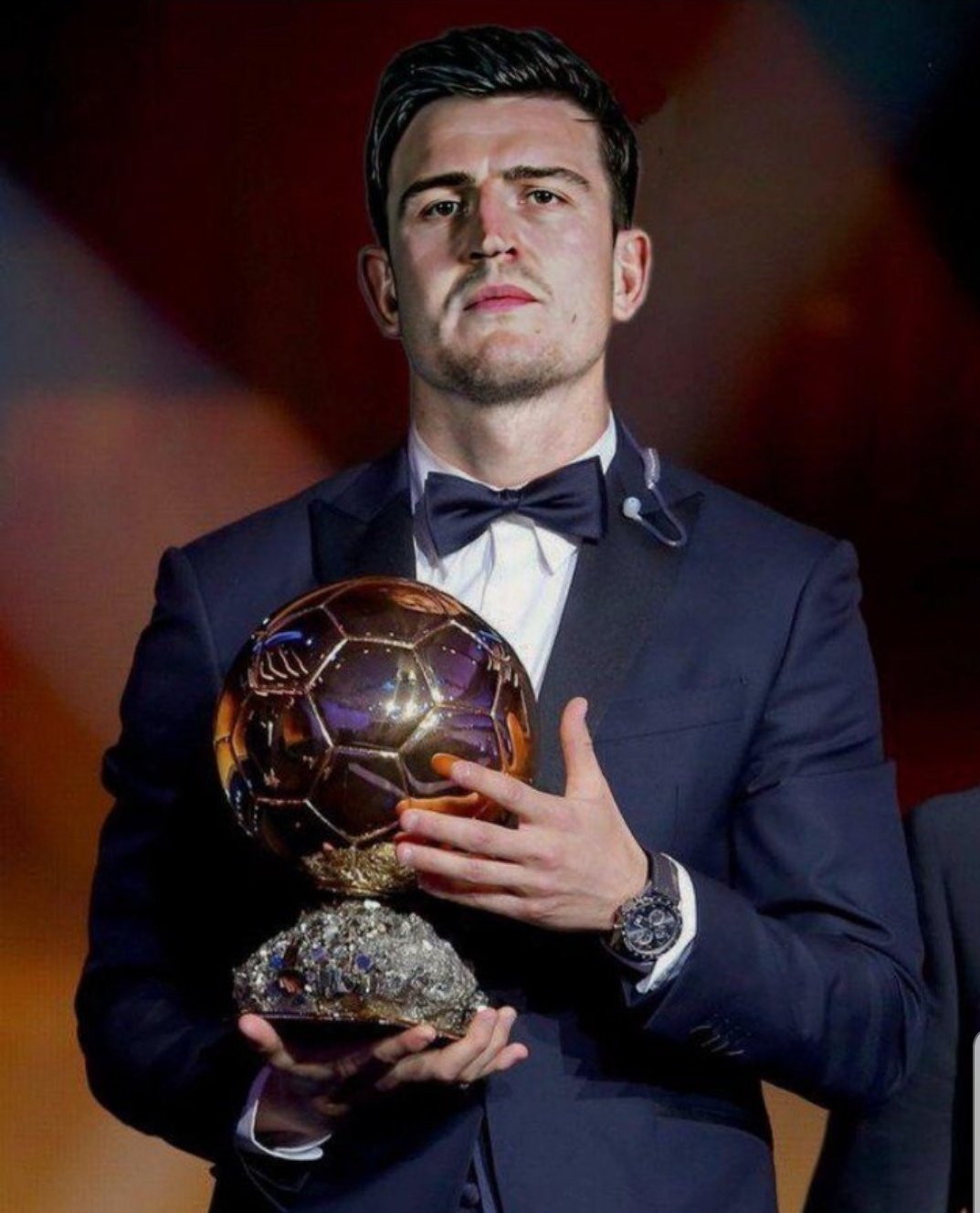 欧洲足坛疯狂周末诞生 豪门心系欧战冷门跌爆（欧洲足坛上演疯狂周末：豪门为欧战分心，冷门频出）